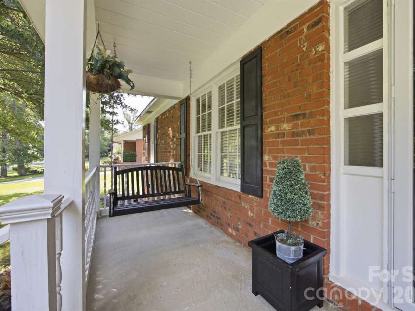 815 Lakeside Circle, Lancaster, SC 29720.  MLS# CAR4419047, YatesRealty ID 47276. 