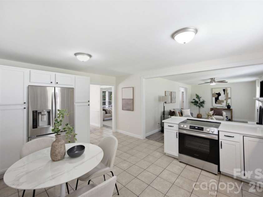 815 Lakeside Circle, Lancaster, SC 29720.  MLS# CAR4419047, YatesRealty ID 47276. 