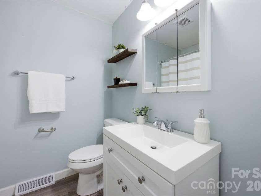 815 Lakeside Circle, Lancaster, SC 29720.  MLS# CAR4419047, YatesRealty ID 47276. 