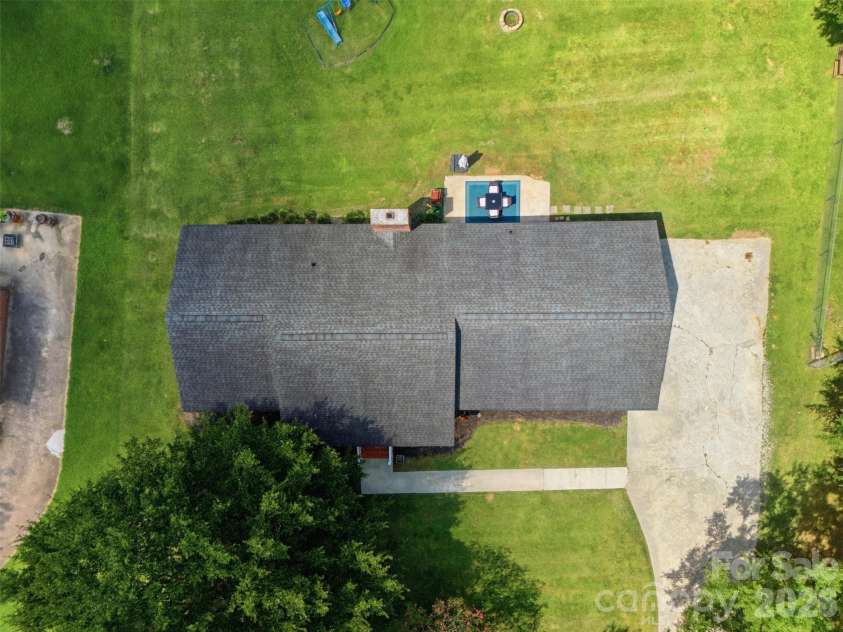 815 Lakeside Circle, Lancaster, SC 29720.  MLS# CAR4419047, YatesRealty ID 47276. 