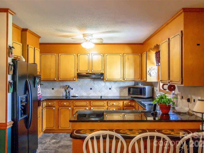 535 Holly Ridge Road, Grover, NC 28073.  MLS# CAR4183886, YatesRealty ID 4728. Kitchen