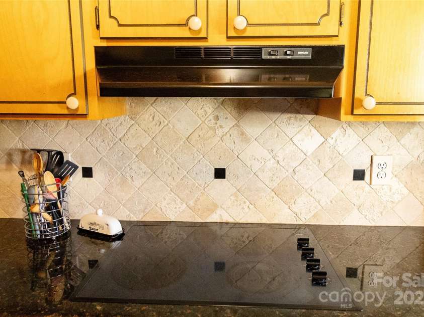 535 Holly Ridge Road, Grover, NC 28073.  MLS# CAR4183886, YatesRealty ID 4728. Kitchen