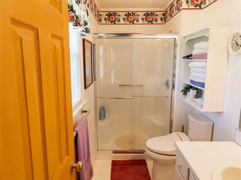 535 Holly Ridge Road, Grover, NC 28073.  MLS# CAR4183886, YatesRealty ID 4728. Primary Bath