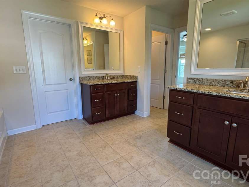 2082 Feldspar Drive, Davidson, NC 28036.  MLS# CAR4418726, YatesRealty ID 47280. 