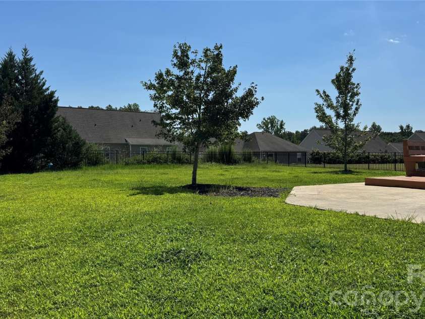 2082 Feldspar Drive, Davidson, NC 28036.  MLS# CAR4418726, YatesRealty ID 47280. 