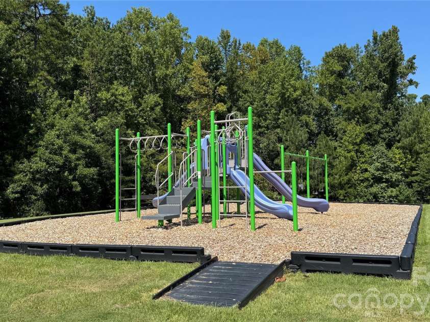 2082 Feldspar Drive, Davidson, NC 28036.  MLS# CAR4418726, YatesRealty ID 47280. 