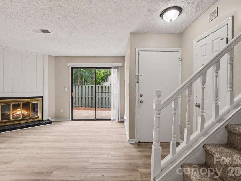 6144 Bent Tree Court, Charlotte, NC 28212.  MLS# CAR4419080, YatesRealty ID 47282. 