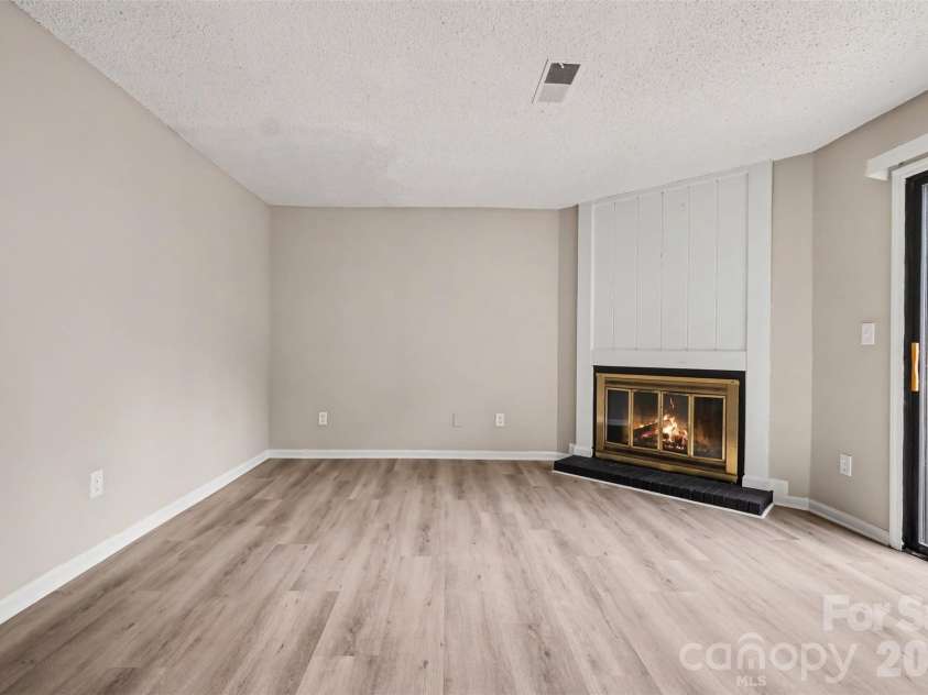 6144 Bent Tree Court, Charlotte, NC 28212.  MLS# CAR4419080, YatesRealty ID 47282. 