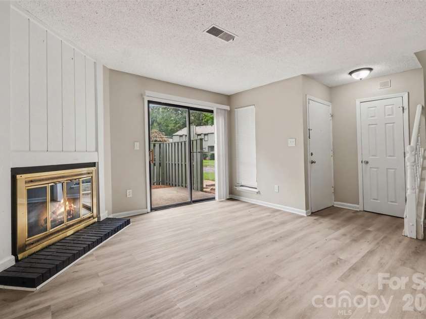 6144 Bent Tree Court, Charlotte, NC 28212.  MLS# CAR4419080, YatesRealty ID 47282. 