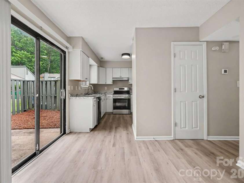 6144 Bent Tree Court, Charlotte, NC 28212.  MLS# CAR4419080, YatesRealty ID 47282. 
