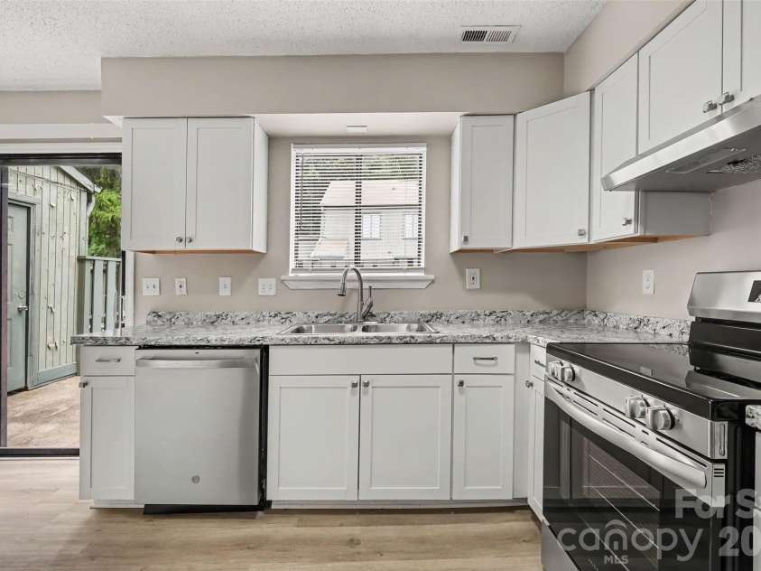6144 Bent Tree Court, Charlotte, NC 28212.  MLS# CAR4419080, YatesRealty ID 47282. 