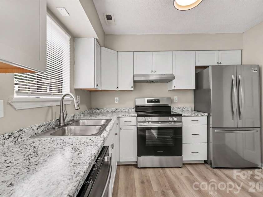 6144 Bent Tree Court, Charlotte, NC 28212.  MLS# CAR4419080, YatesRealty ID 47282. 