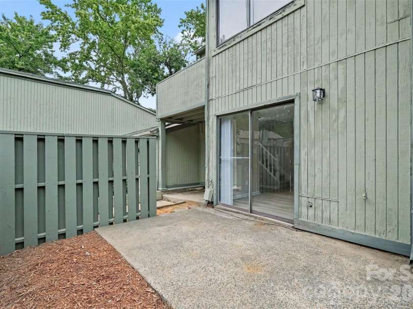 6144 Bent Tree Court, Charlotte, NC 28212.  MLS# CAR4419080, YatesRealty ID 47282. 