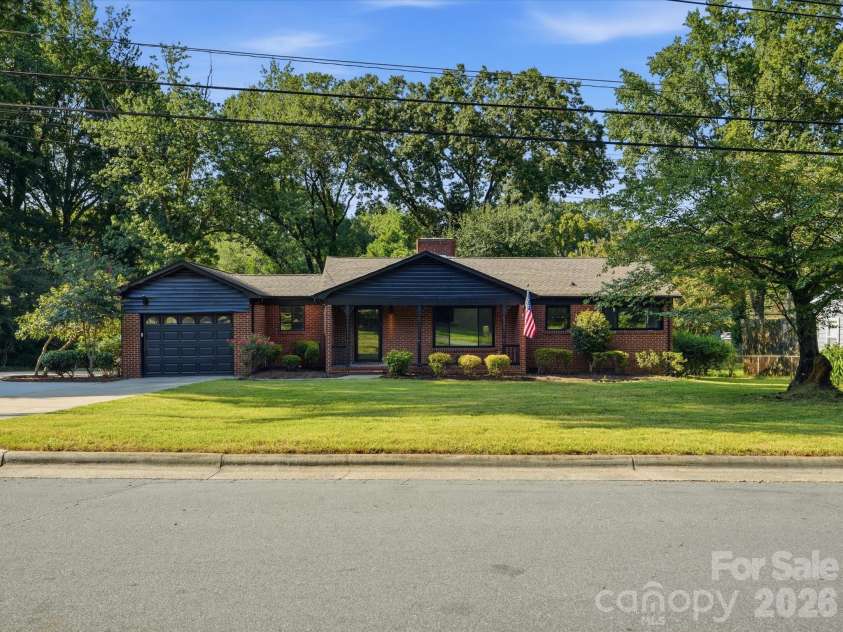 5701 Wilora Lake Road, Charlotte, NC 28212.  MLS# CAR4418324, YatesRealty ID 47285. 