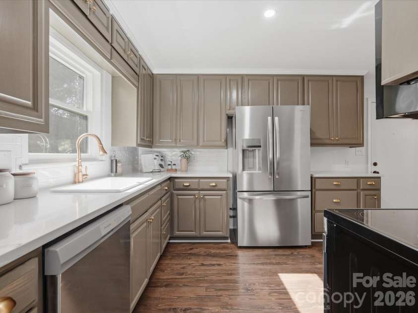 5701 Wilora Lake Road, Charlotte, NC 28212.  MLS# CAR4418324, YatesRealty ID 47285. 