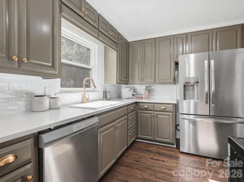 5701 Wilora Lake Road, Charlotte, NC 28212.  MLS# CAR4418324, YatesRealty ID 47285. 