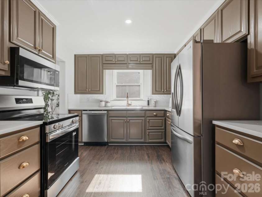 5701 Wilora Lake Road, Charlotte, NC 28212.  MLS# CAR4418324, YatesRealty ID 47285. 