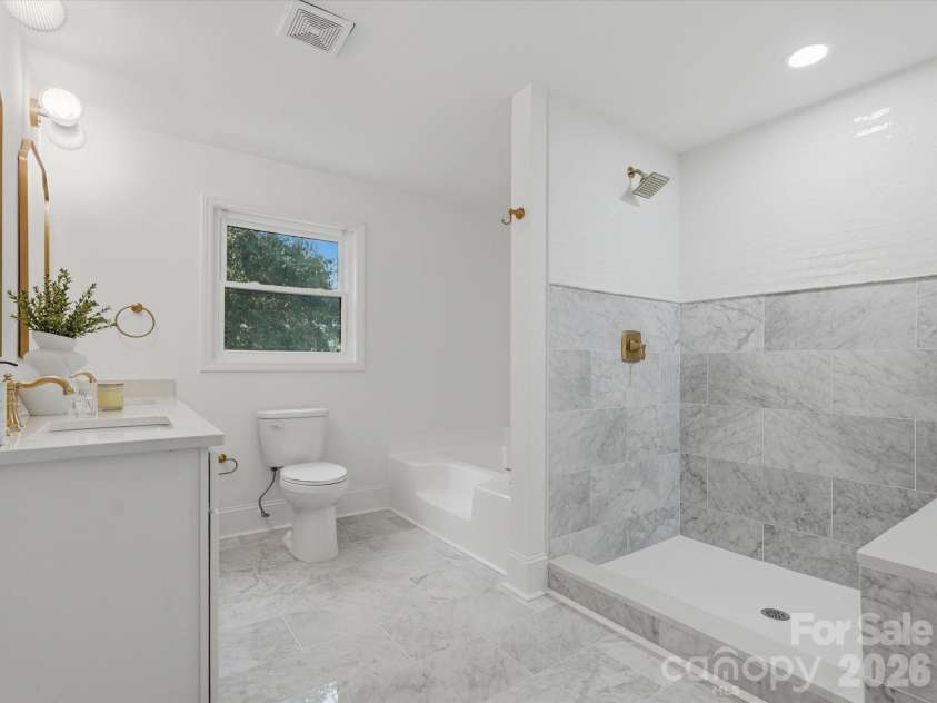 5701 Wilora Lake Road, Charlotte, NC 28212.  MLS# CAR4418324, YatesRealty ID 47285. 