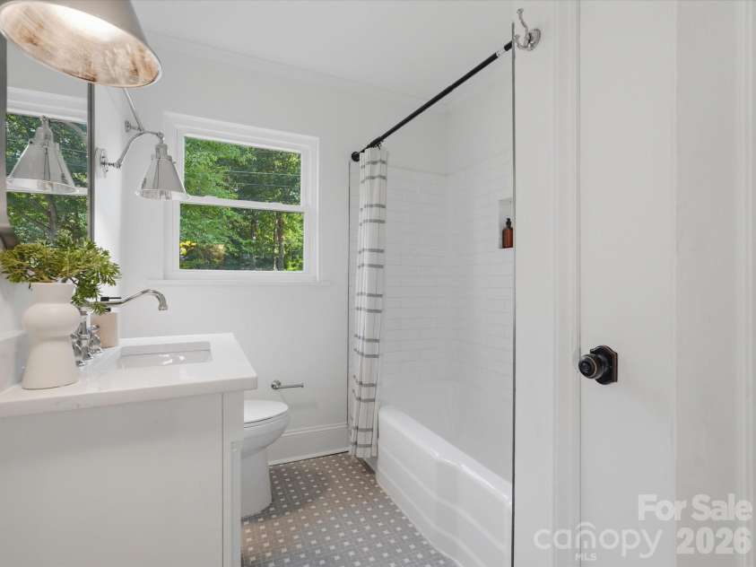 5701 Wilora Lake Road, Charlotte, NC 28212.  MLS# CAR4418324, YatesRealty ID 47285. 