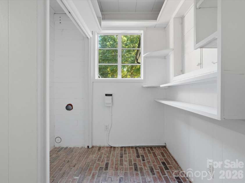 5701 Wilora Lake Road, Charlotte, NC 28212.  MLS# CAR4418324, YatesRealty ID 47285. 