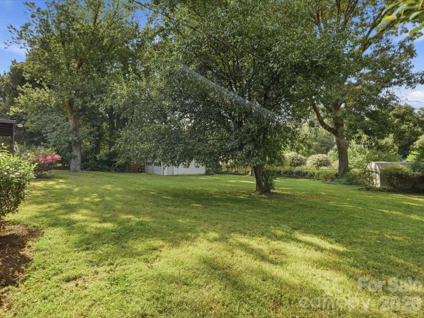 5701 Wilora Lake Road, Charlotte, NC 28212.  MLS# CAR4418324, YatesRealty ID 47285. 