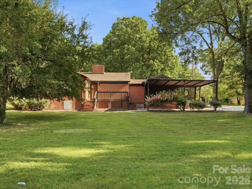 5701 Wilora Lake Road, Charlotte, NC 28212.  MLS# CAR4418324, YatesRealty ID 47285. 
