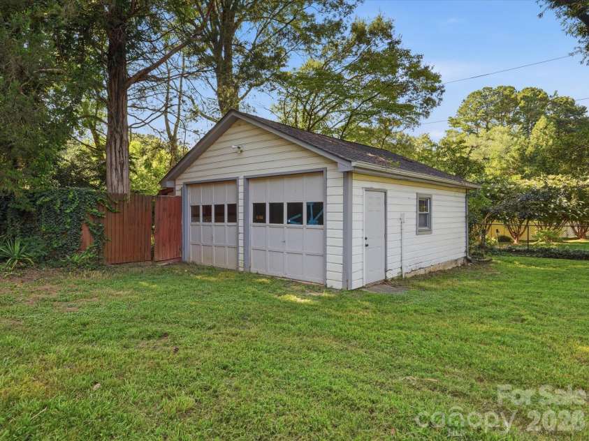 5701 Wilora Lake Road, Charlotte, NC 28212.  MLS# CAR4418324, YatesRealty ID 47285. 