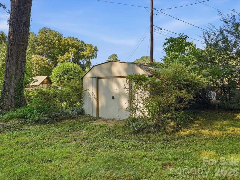 5701 Wilora Lake Road, Charlotte, NC 28212.  MLS# CAR4418324, YatesRealty ID 47285. 