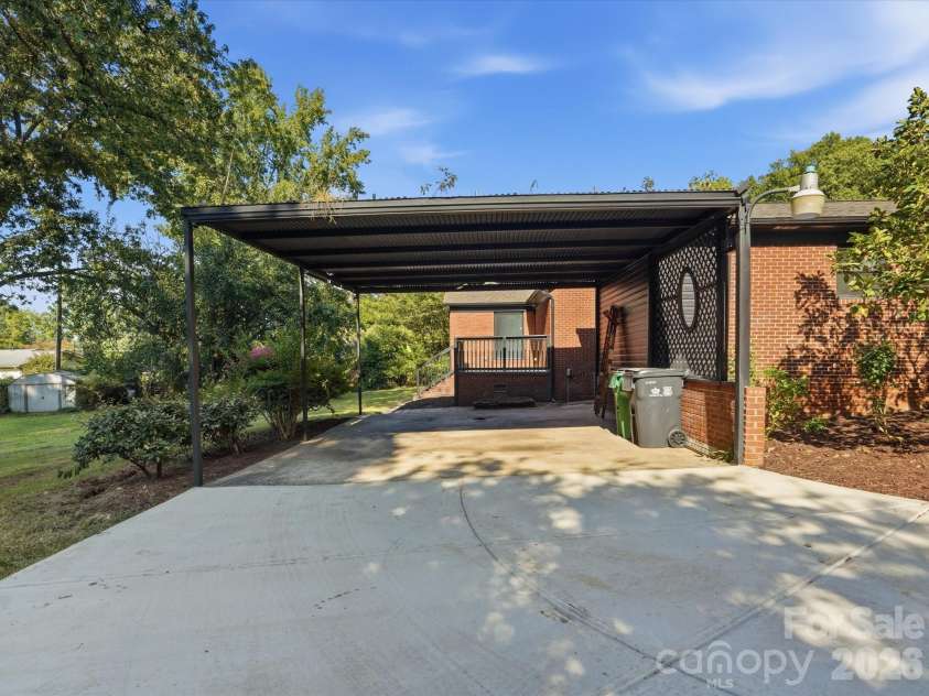 5701 Wilora Lake Road, Charlotte, NC 28212.  MLS# CAR4418324, YatesRealty ID 47285. 