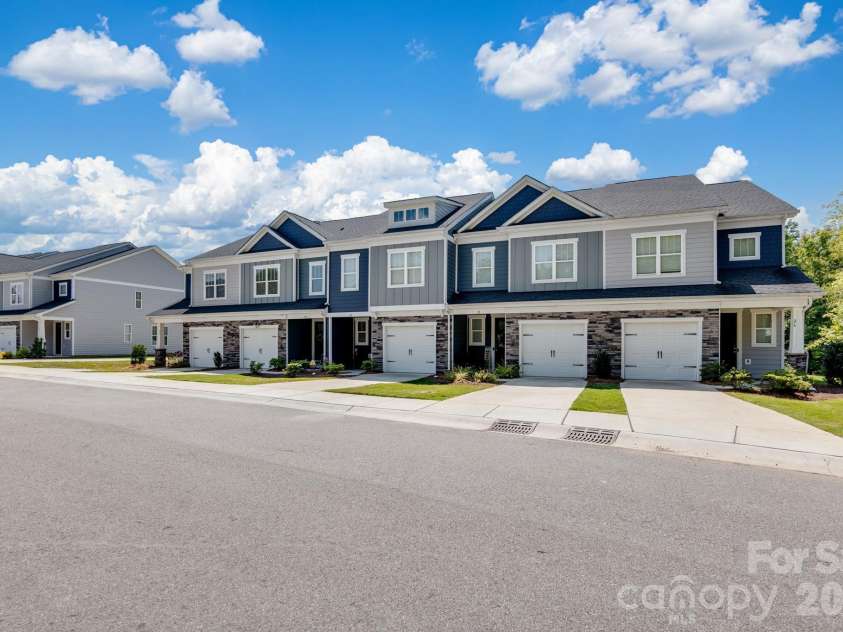 32 Woodsdale Place, Concord, NC 28025.  MLS# CAR4418928, YatesRealty ID 47286. 