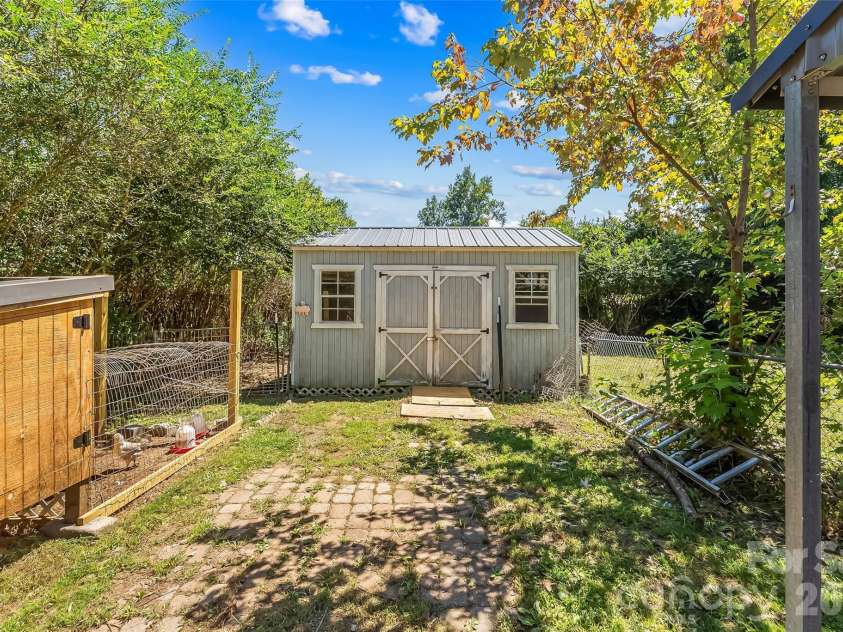 312 Hidden Valley Circle, Canton, NC 28716.  MLS# CAR4417437, YatesRealty ID 47288. 
