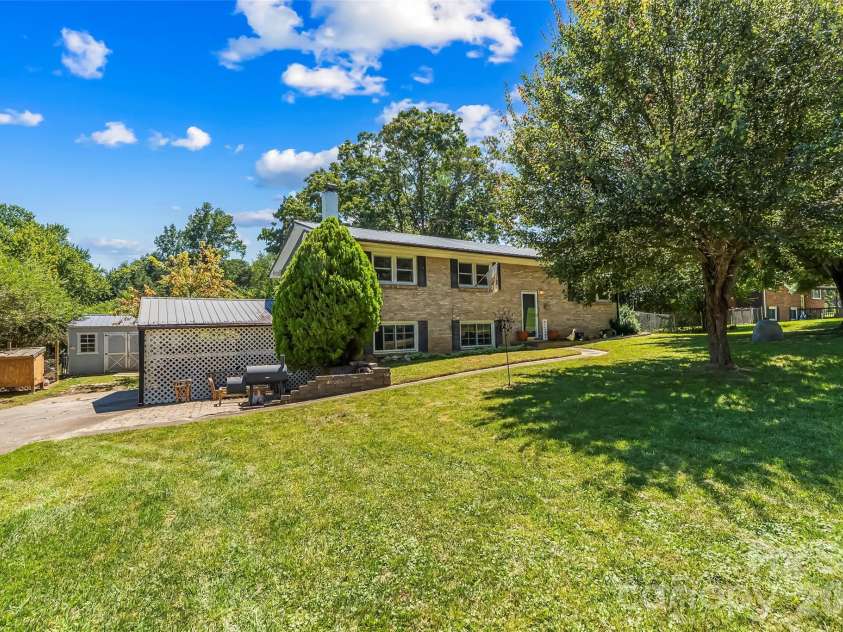 312 Hidden Valley Circle, Canton, NC 28716.  MLS# CAR4417437, YatesRealty ID 47288. 