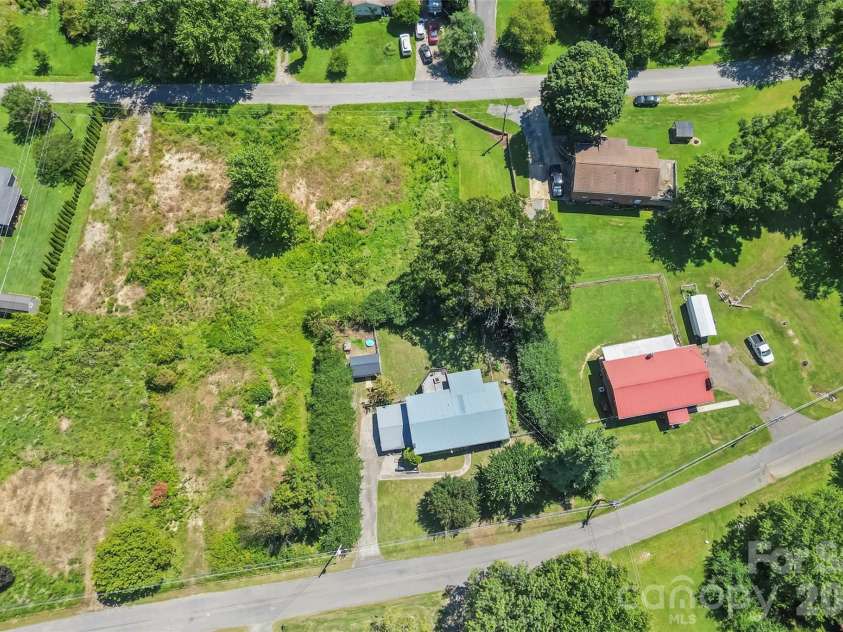 312 Hidden Valley Circle, Canton, NC 28716.  MLS# CAR4417437, YatesRealty ID 47288. 