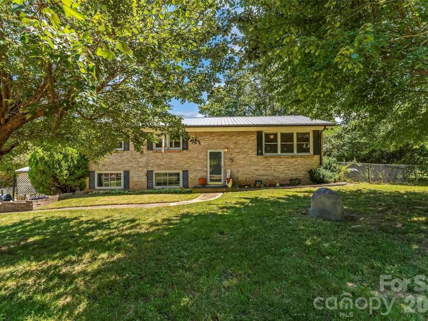 312 Hidden Valley Circle, Canton, NC 28716.  MLS# CAR4417437, YatesRealty ID 47288. 