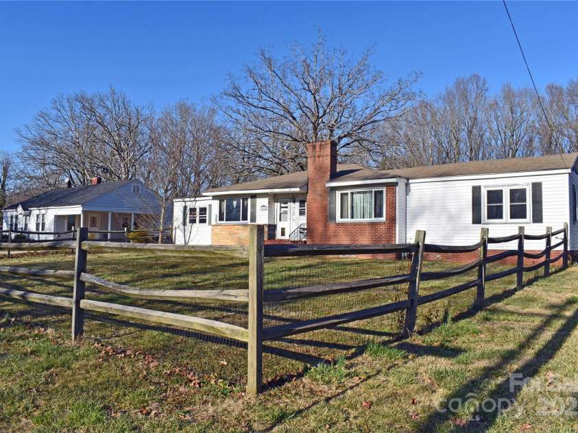 1426 Council Street, Salisbury, NC 28146.  MLS# CAR4228353, YatesRealty ID 4729. 