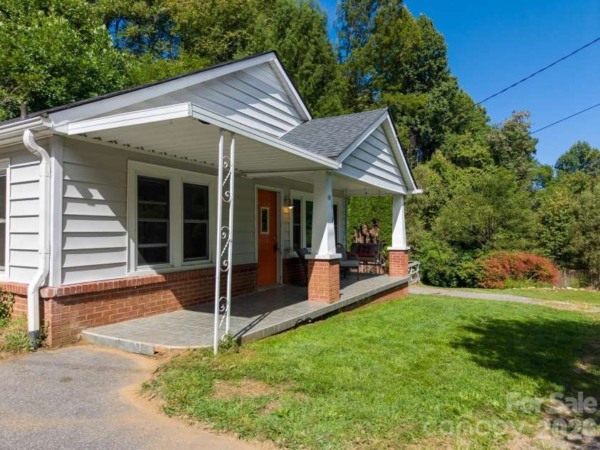 80 Nature Lane, Waynesville, NC 28786.  MLS# CAR4418677, YatesRealty ID 47294. 