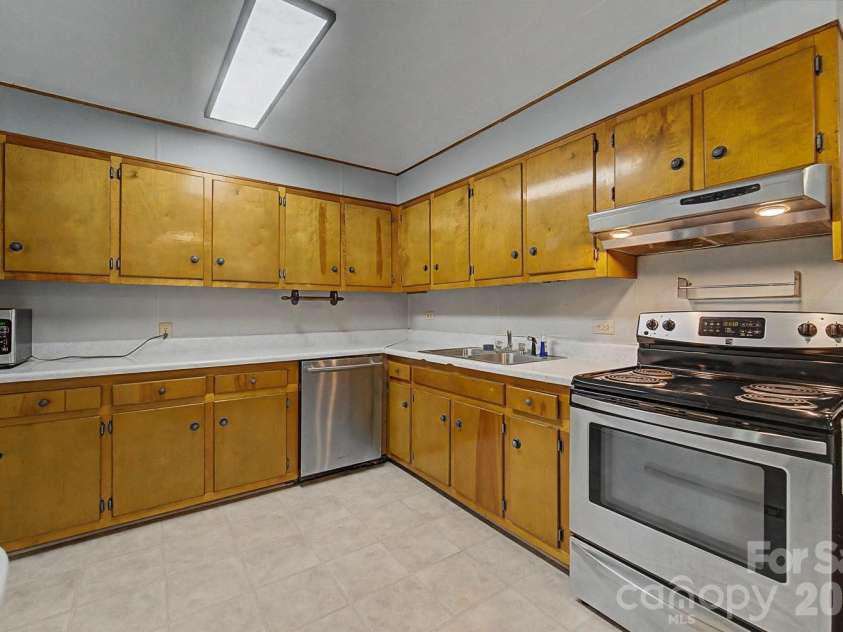 80 Nature Lane, Waynesville, NC 28786.  MLS# CAR4418677, YatesRealty ID 47294. 