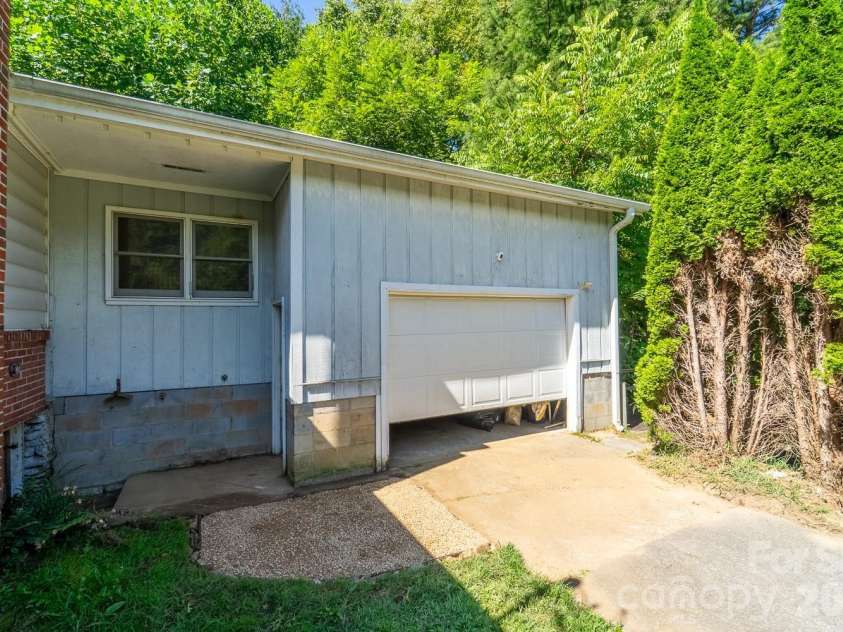 80 Nature Lane, Waynesville, NC 28786.  MLS# CAR4418677, YatesRealty ID 47294. 