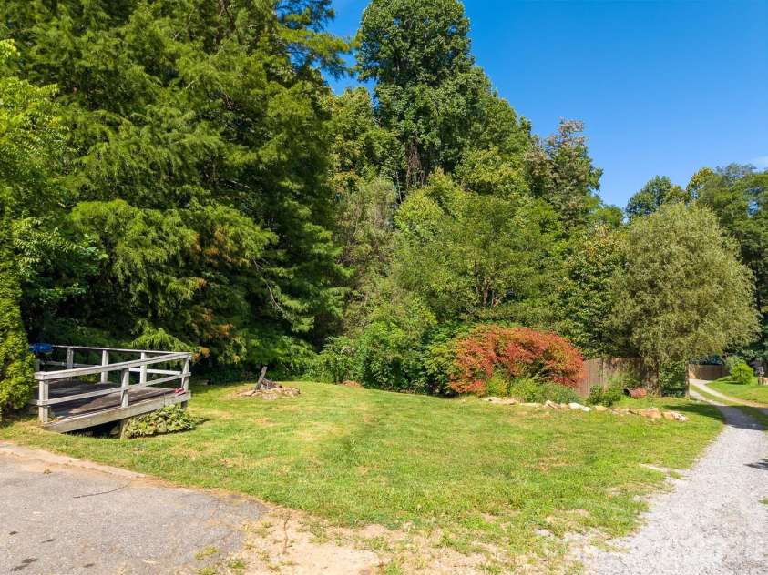 80 Nature Lane, Waynesville, NC 28786.  MLS# CAR4418677, YatesRealty ID 47294. 