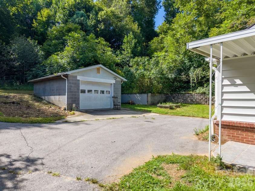 80 Nature Lane, Waynesville, NC 28786.  MLS# CAR4418677, YatesRealty ID 47294. 