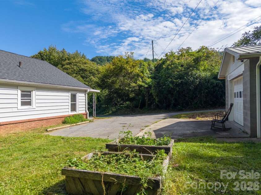 80 Nature Lane, Waynesville, NC 28786.  MLS# CAR4418677, YatesRealty ID 47294. 