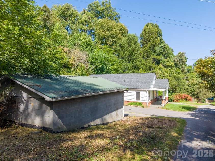 80 Nature Lane, Waynesville, NC 28786.  MLS# CAR4418677, YatesRealty ID 47294. 