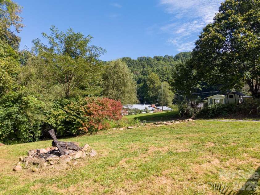 80 Nature Lane, Waynesville, NC 28786.  MLS# CAR4418677, YatesRealty ID 47294. 