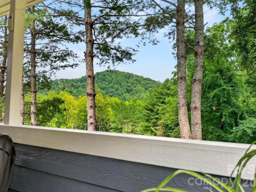310 Magnolia Ridge Road, Swannanoa, NC 28778.  MLS# CAR4411282, YatesRealty ID 47295. 