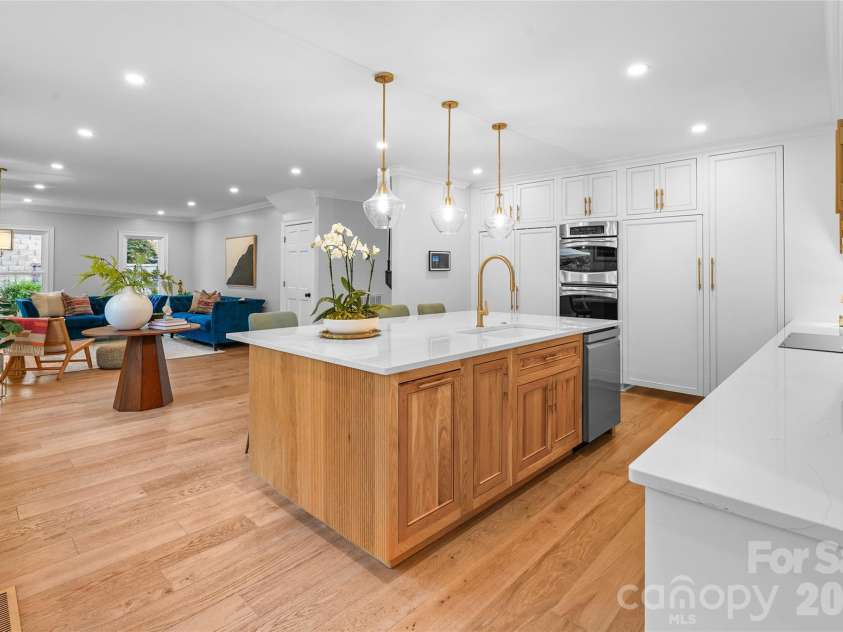 2201 Whilden Court, Charlotte, NC 28211.  MLS# CAR4418465, YatesRealty ID 47299. 