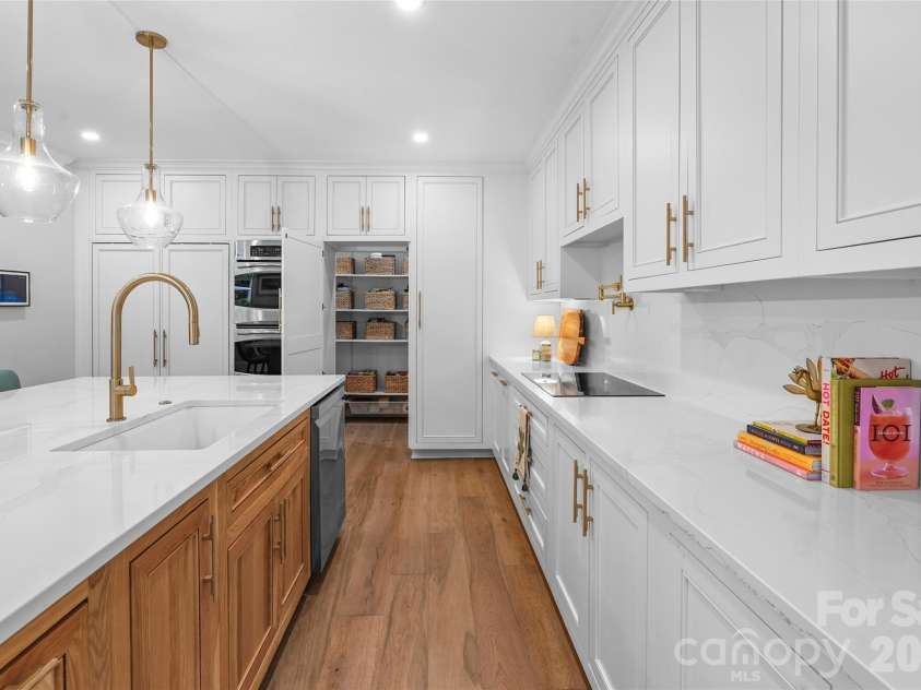 2201 Whilden Court, Charlotte, NC 28211.  MLS# CAR4418465, YatesRealty ID 47299. 