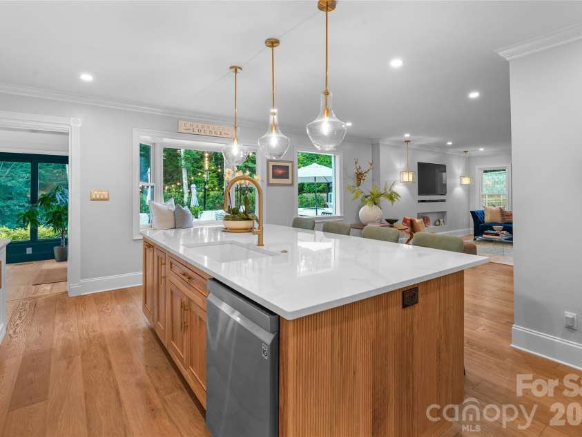 2201 Whilden Court, Charlotte, NC 28211.  MLS# CAR4418465, YatesRealty ID 47299. 