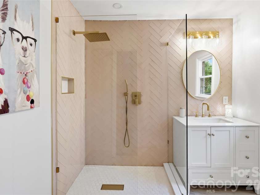2201 Whilden Court, Charlotte, NC 28211.  MLS# CAR4418465, YatesRealty ID 47299. 