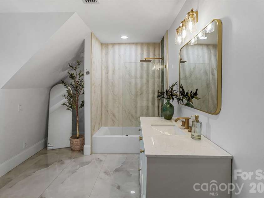 2201 Whilden Court, Charlotte, NC 28211.  MLS# CAR4418465, YatesRealty ID 47299. 