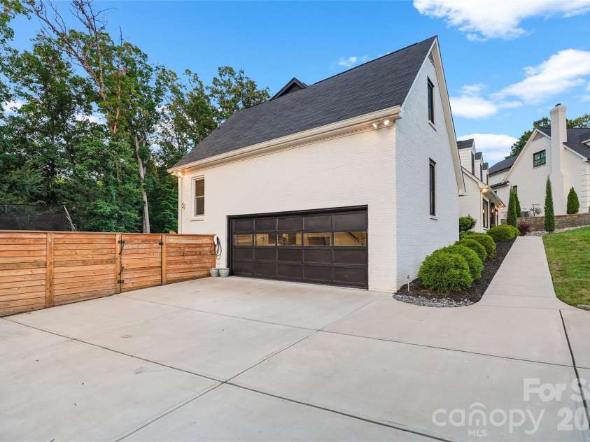 2201 Whilden Court, Charlotte, NC 28211.  MLS# CAR4418465, YatesRealty ID 47299. 